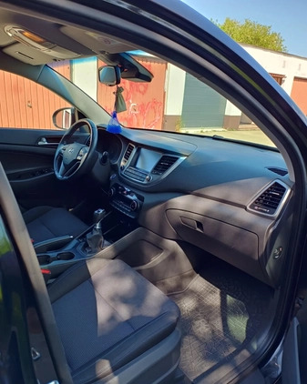 Hyundai Tucson cena 63000 przebieg: 192000, rok produkcji 2015 z Staszów małe 301
